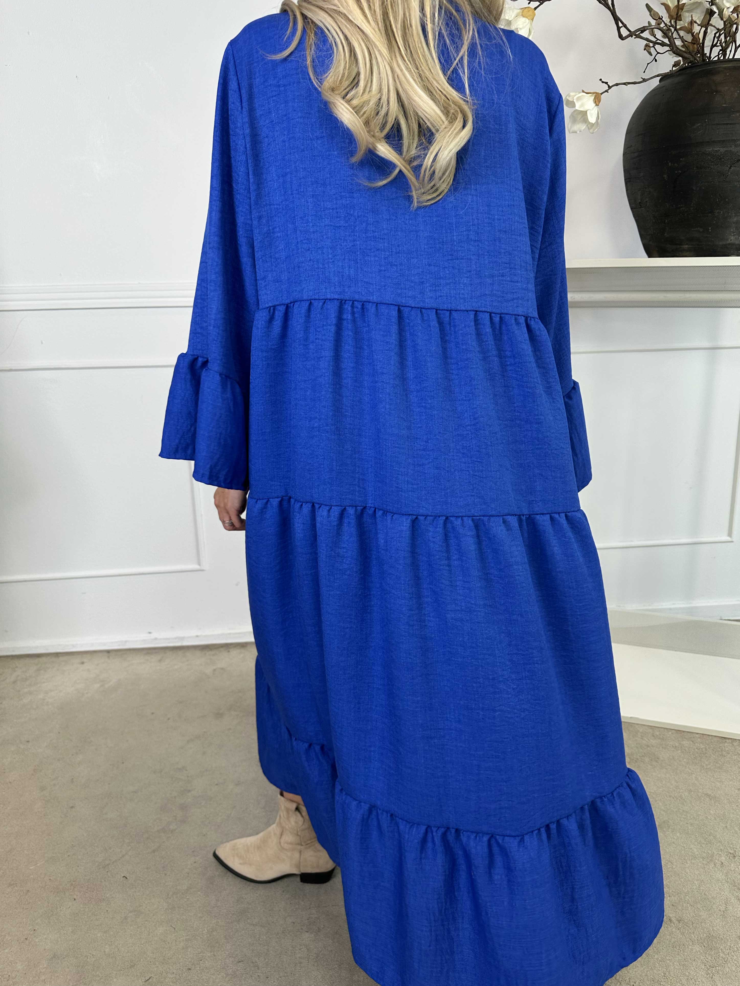 Arjana - Söt klänning med lager i lagerlook och knappar